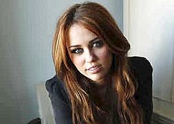 Miley Cyrus deja sus condolencias en Twitter :: AP