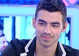 Joe Jonas sorprende en Twitter a sus fans por Navidad