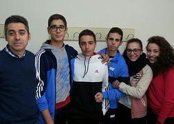 WestCoast'. Equipo formado por Manuel Jesús, Pedro José, Marco, Raquel y Silvia, y su tutor, Emiliano Manuel Salinas.