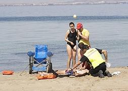 Simulacro de emergencia en una de las playas. :: Ayto. San Javier