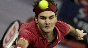 NÚMERO UNO. El suizo Roger Federer, ayer en acción en su partido ante Roddick. / EFE