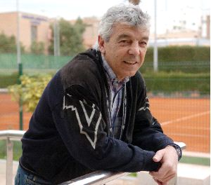 DE BUENOS AIRES. El ex futbolista Tito Pazos, el pasado viernes. / JUAN LEAL