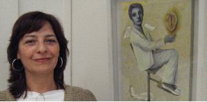 PINTORA DE FIGURAS. Rosa Vivancos, ante uno de sus cuadros expuestos en la galería murciana Chys. / LV