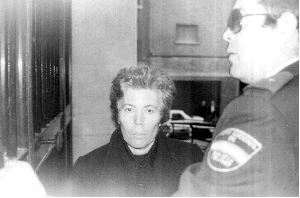 CULPABLE. Isabel Padilla, tras su detención por la Policía Nacional en diciembre de 1991. / LA VERDAD