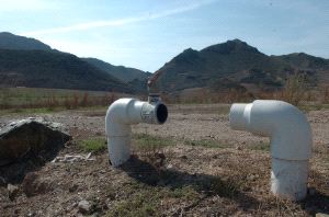 TUBERÍAS. Terrenos de la Zerrichera, en Águilas. La urbanización proyectada en esta finca no obtuvo el permiso de la Confederación Hidrográfica debido a que no tenía garantizada el agua. / P.ALONSO / AGM