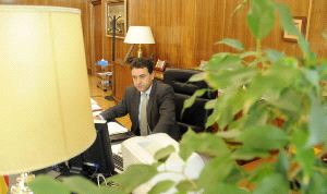 TRABAJO. Josep Puxeu, ayer en su despacho del Ministerio de Medio Ambiente. FOTOPRENSA