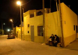 CERRADA. Una de las viviendas de la familia del detenido, cerca de la iglesia de San Roque. / FOTO: G. CARRIÓN / AGM/ VIDEO: CANAL 6