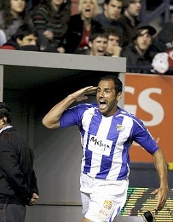 Salva celebra un tanto en Pamplona. / EFE