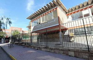 Antiguo parvulario del colegio Alfonso X donde se construirá un nuevo centro cultural y biblioteca pública. ::                             PACO ALONSO / AGM