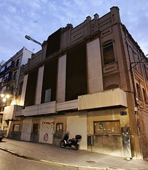Edificio del Cine Central, cerrado hace una década. ::
J. M. R. / AGM