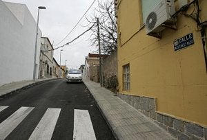 Calle Martínez de Rizo, en pleno corazón del barrio Peral ::
J. M. RODRÍGUEZ / AGM