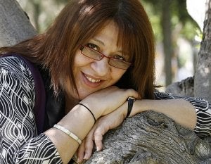 La poeta venezolana María Auxiliadora Álvarez, ayer en un parque de Murcia. ::
JUAN LEAL