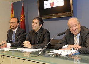 Salvador Marín, Pedro Alberto Cruz y Jesús Samper, en su comparecencia ayer en Turismo. ::                             G. C. / AGM
