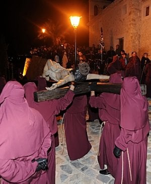 El Cristo de la Misericordia, a hombros, en el Calvario. ::                                                        P.ALONSO/AGM