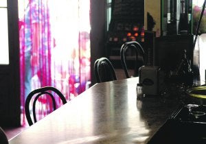 Esquina de la barra donde José Lozano desayunaba cada dia desde hace un año. ::                             LA VERDAD