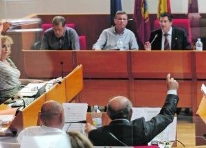 El alcalde admite no estar «satisfecho» con el ritmo de las labores de reconstrucción