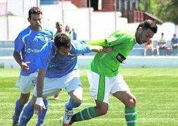 El jugador del Mar Menor Chueco disputa el balón. ::                             PDM SAN JAVIER
