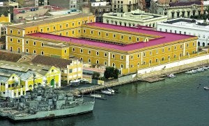 Vista aérea del antiguo CIM, y anteriormente presidio, antes de ser rehabilitado. ::  A. GIL / AGM