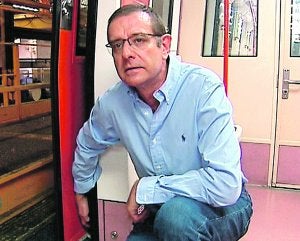 José Manuel del Cura, el trabajador que encontró el cheque. ::
EFE
