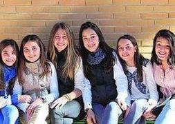 'Las Dindes'. Elena, Claudia, Paula, Isabel, Rocío y Ana Gabriela forman el equipo 'Las Dindes', de 1º de ESO. La tutora de los cuatro equipos, que no aparece en la imagen, es María Dolores Soler.