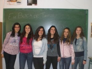 'En Boca de Tantos'. María García, María López, Miriam Martínez, María Saorín, María Fernández y Laura Gómez forman este grupo de 4º de ESO del colegio Fahuarán de Abarán.