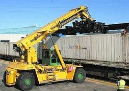El primer convoy de la estación de Nonduermas al Puerto de Bilbao salió el 8 de mayo. :: V. Vicéns/AGM