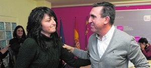 Encarna Hernández y Rafael Sánchez, tras la jornada electoral del pasado sábado que ganó la concejal de Molina. ::                             ALFONSO DURÁN