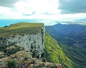 Parte de la franja litoral vista desde Peñas Blancas.