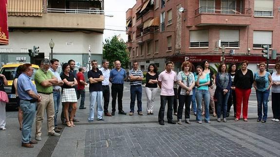 Miembros de la corporación, durante el minuto de silencio