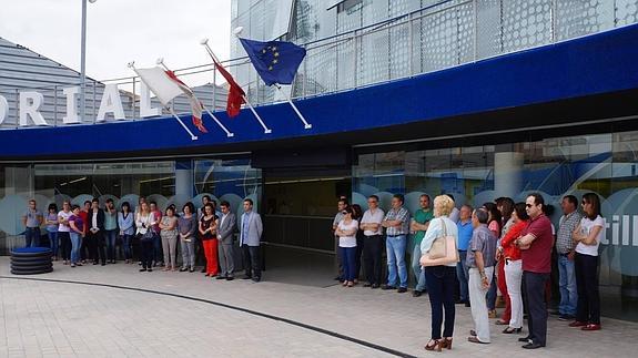 Miembros de la corporación municipal, durante el homenaje