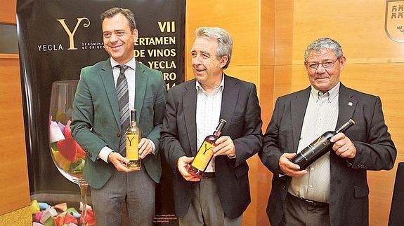 Marcos Ortuño, Antonio Cerdá y Pascual Molina, antes de la presentación del certamen. 