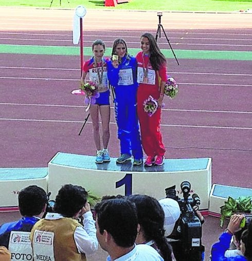 Irene Vázquez, a la derecha, en el podio. 