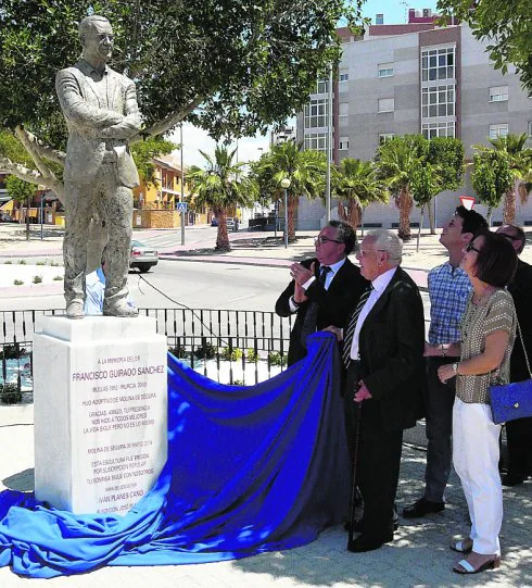 Momento en que se descubrió la escultura en El Panderón. 