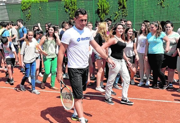 Almagro y alumnos del Saavedra Fajardo. 