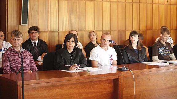 Los acusados, en un momento del juicio. 