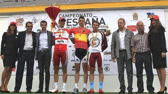 Imagen del podio, con García a la izquierda.