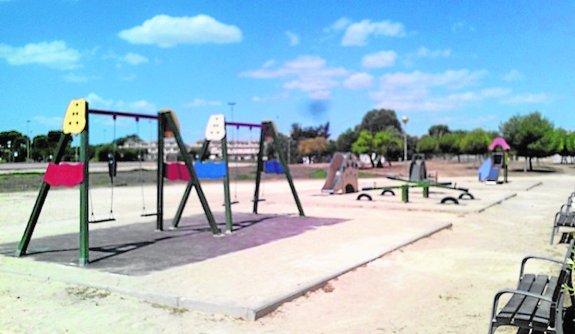 La zona del parque infantil de la urbanización San Blas, tras su remodelación. 
