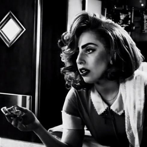 La cantante Lady Gaga en una escena de Sin City: Una dama por la que matar