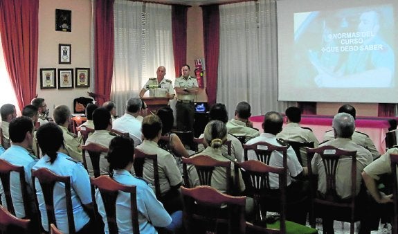 Presentación del curso en el cuartel de Artillería. 