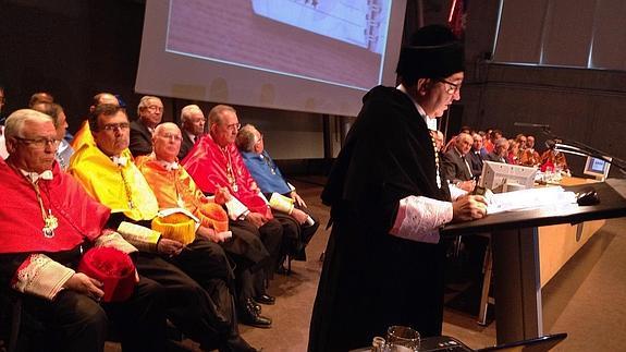 José Orihuela, en la apertura del curso celebrada en la UMU. 