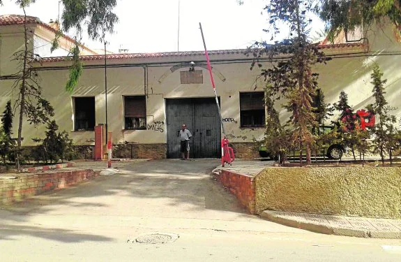 Casa cuartel de la Guardia Civil de Mazarrón, que pasará a propiedad del Ayuntamiento. :: J. R. Palacios
