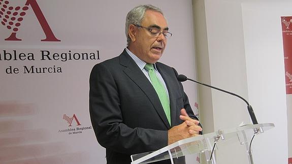 El consejero de Economía y Hacienda, Francisco Martínez Asensio, este martes, en la Asamblea Regional.