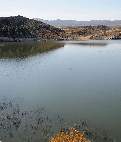 El pantano de Puentes, en Lorca, cuyas reservas han sido consumidas por los regantes. 