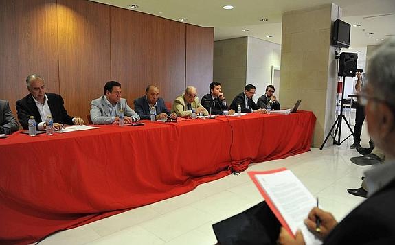 Última junta general de accionistas del Murcia, celebrada el pasado 26 de junio en la Nueva Condomina. 