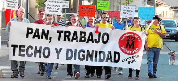 Vecinos de Los Ramos en el inicio de la marcha, que se unió en Algezares con la de Sangonera.