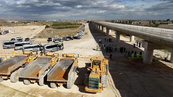 Obras de la plataforma del AVE en el tramo Monforte-Murcia. Adif ya ha contratado la electrificaciòn y montaje de vías. 