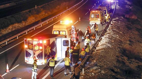 Ambulancias en el lugar del siniestro del pasado sábado en Cieza.