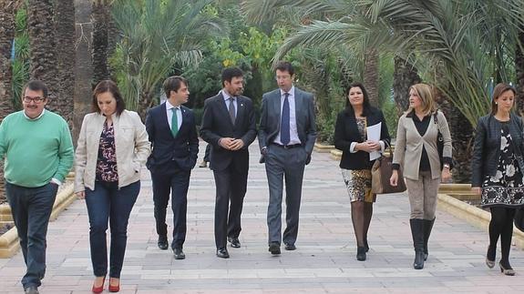 Recepción por parte del equipo de Gobierno del municipio al consejero Juan Carlos Ruiz. 