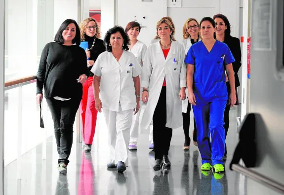 Un grupo de trabajadoras del Hospital Mesa del Castillo, donde representan una mayoría absoluta frente a los hombres. 