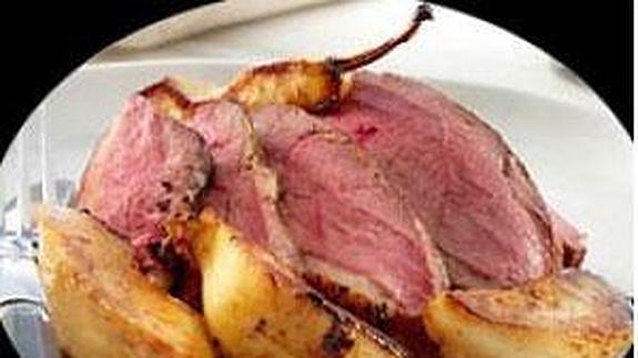 Magret de pato con peras caramelizadas